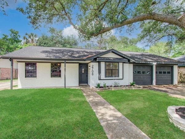 2708 Tallow Street, Alvin, TX 77511