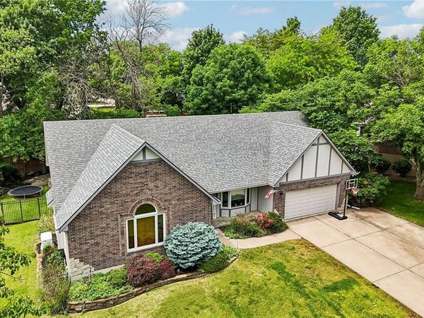 602 Fountain Hills Drive, Warrensburg, MO 64093