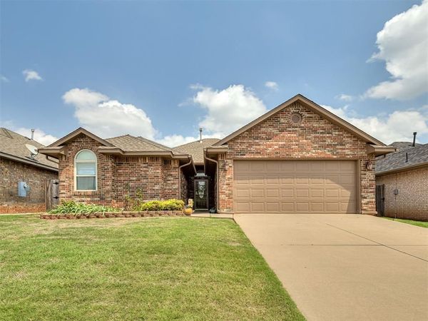 3908 Catamaran Dr , Yukon, OK 73099
