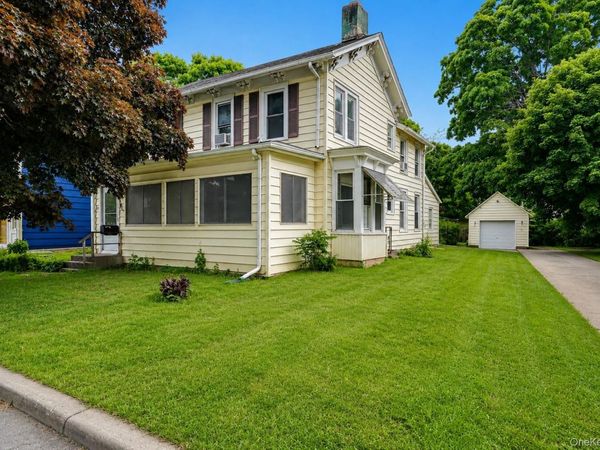 18 W Market Street , Hyde Park, NY 12538
