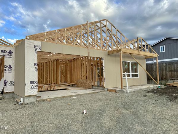 313 E Rapp Road, Talent, OR 97540