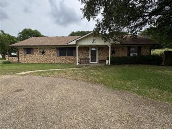636 E Kempner Street , Mabank, TX 75147