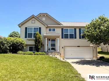 2301 Lakewood Drive , Papillion, NE 68046