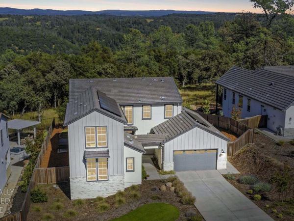 451 Canyon Creek Dr, Auburn, CA 95603