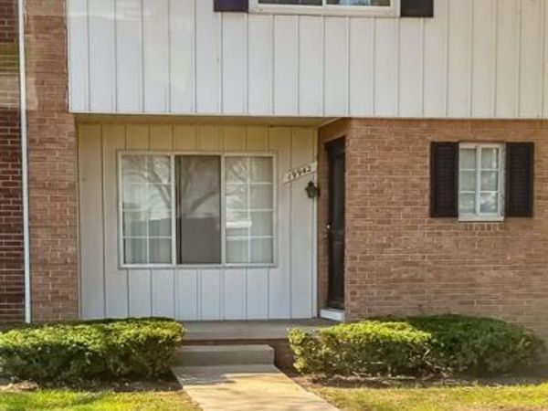 19942 Vernier Road, Harper Woods, MI 48225