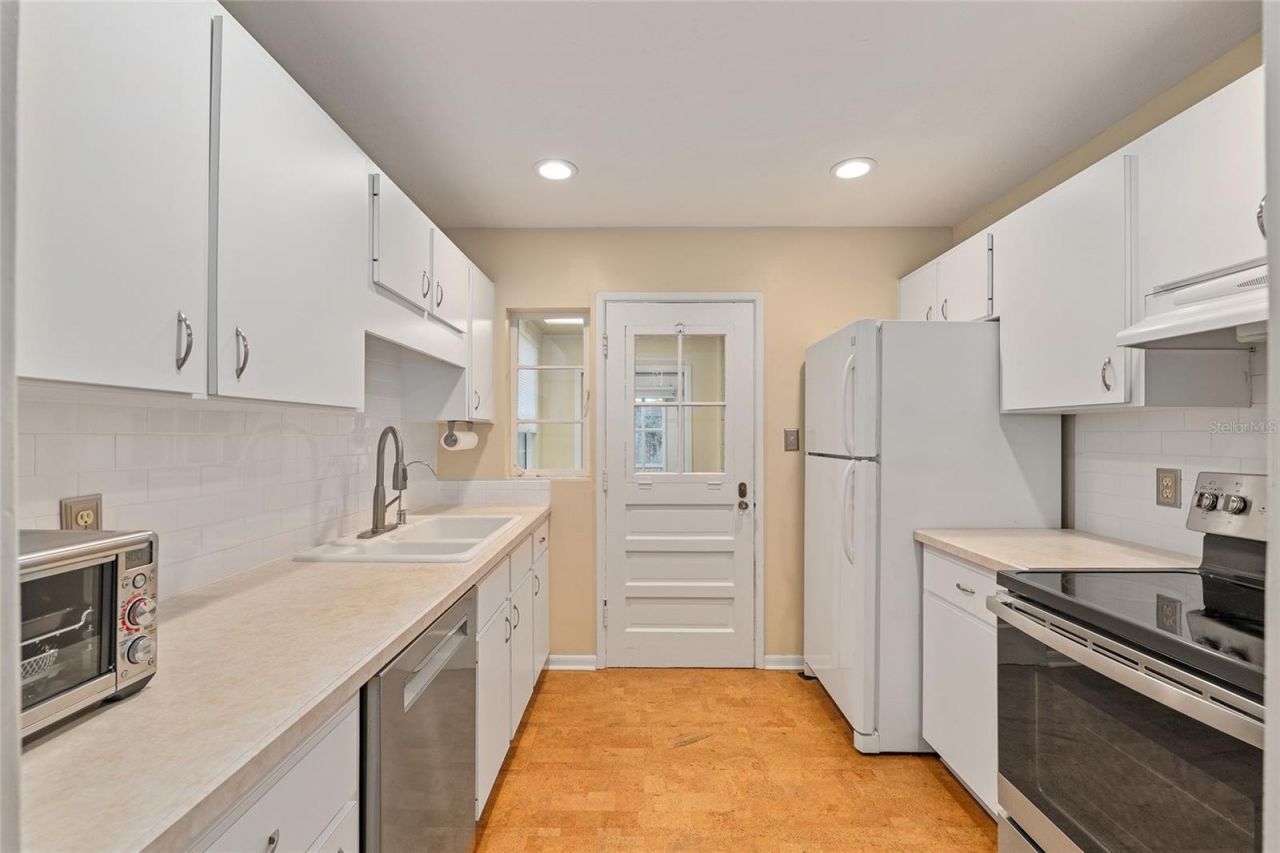 1714 NE 6th Terrace , Gainesville, FL 32609 Photo