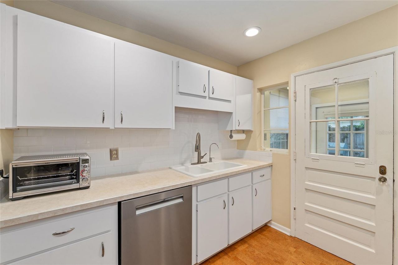 1714 NE 6th Terrace , Gainesville, FL 32609 Photo