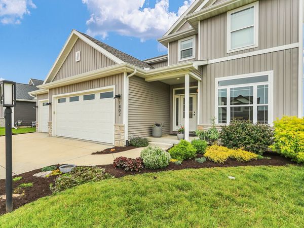 1802 Littlefield Lane, Mahomet, IL 61853