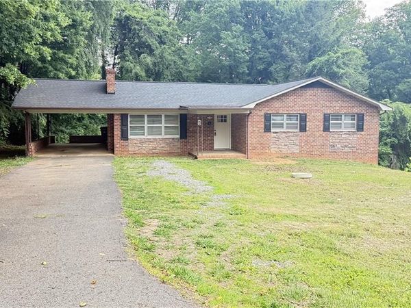 134 Carolina Avenue, Mount Airy, NC 27030
