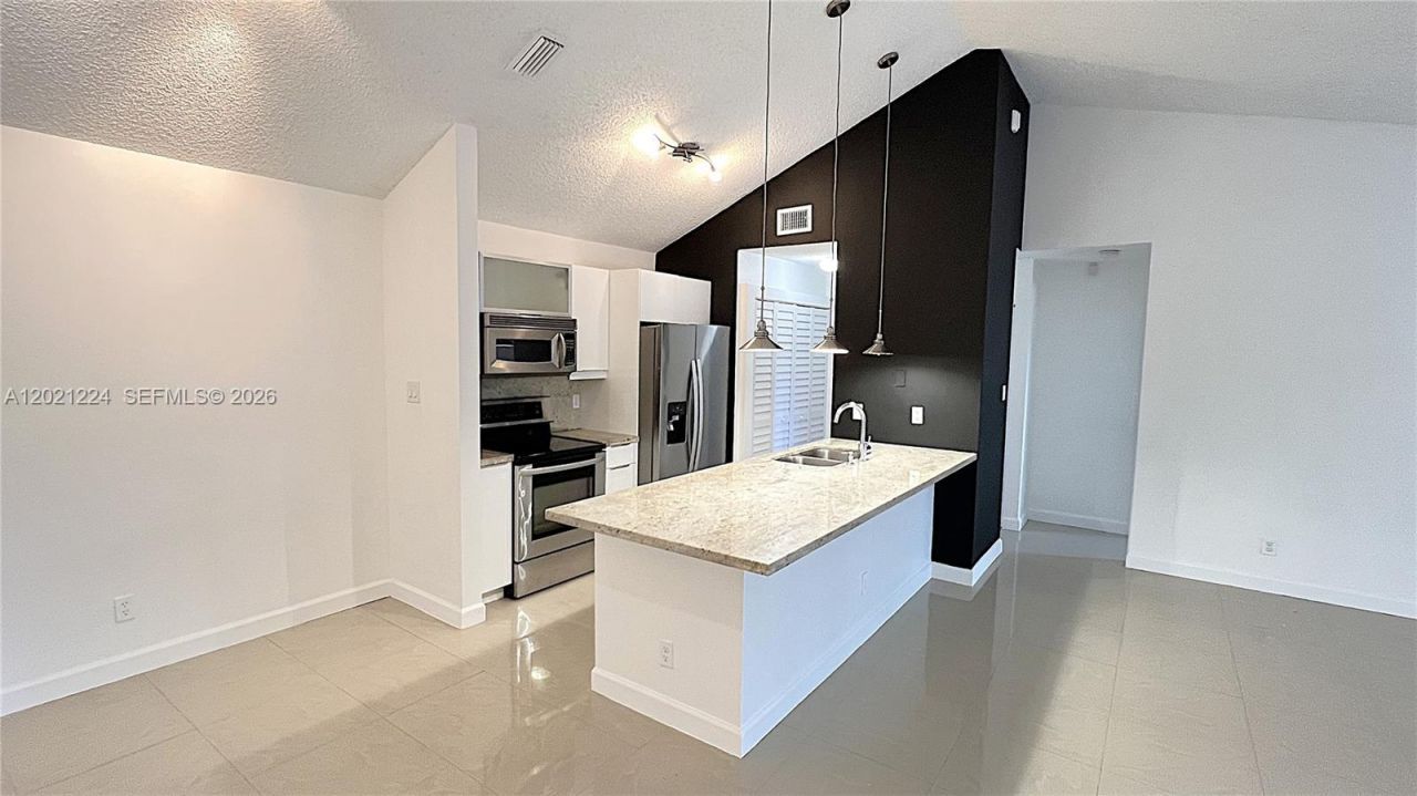 15821 SW 104th Ter , Unit 304, Miami, FL 33196 Photo