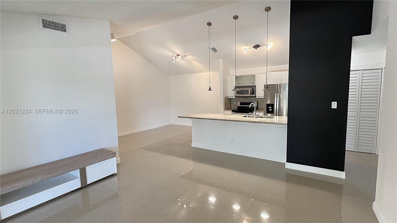 15821 SW 104th Ter , Unit 304, Miami, FL 33196 Photo