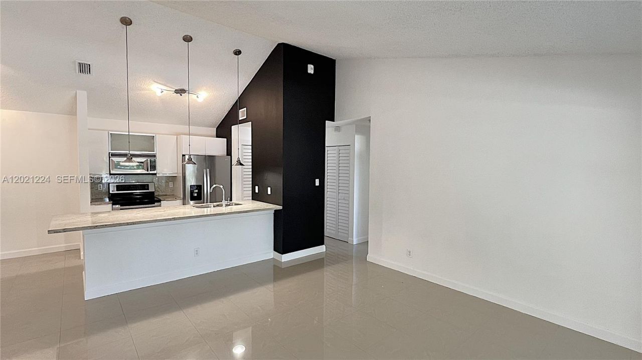 15821 SW 104th Ter , Unit 304, Miami, FL 33196 Photo
