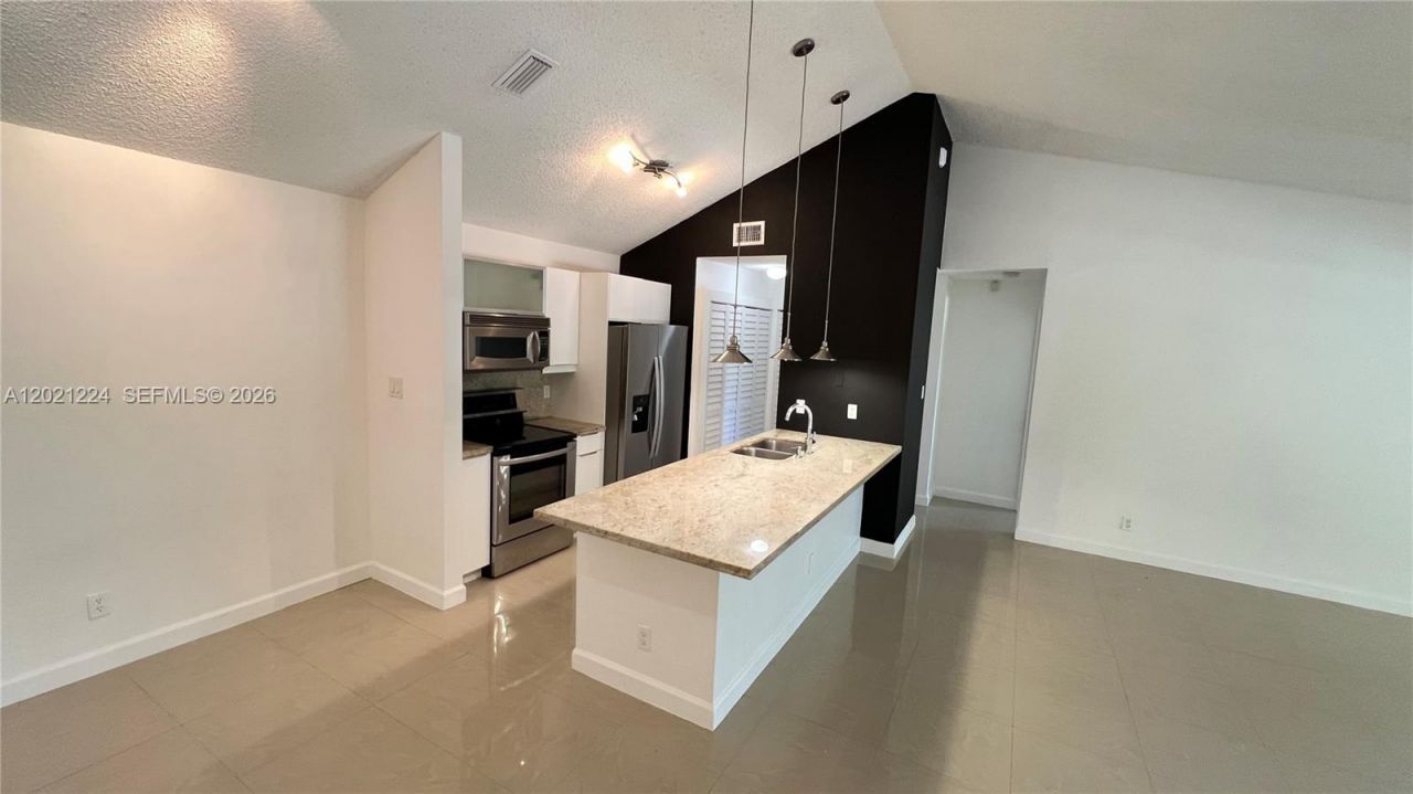 15821 SW 104th Ter , Unit 304, Miami, FL 33196 Photo