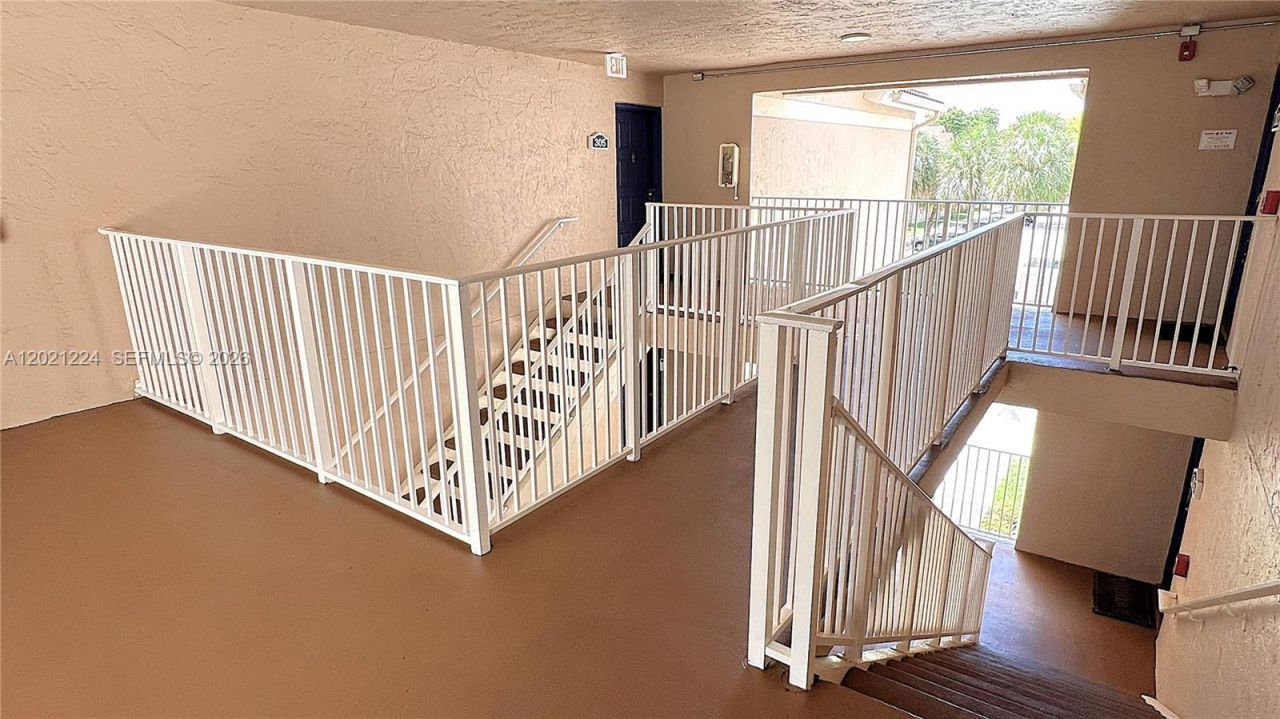 15821 SW 104th Ter , Unit 304, Miami, FL 33196 Photo