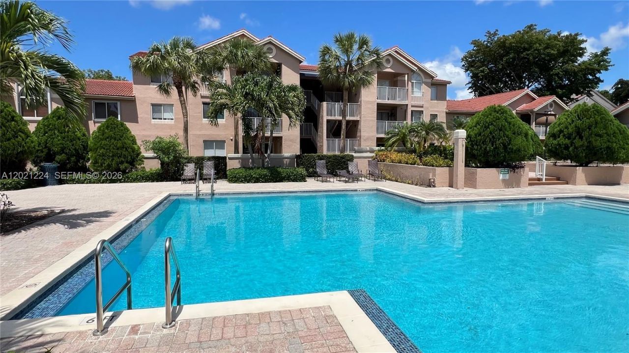 15821 SW 104th Ter , Unit 304, Miami, FL 33196 Photo