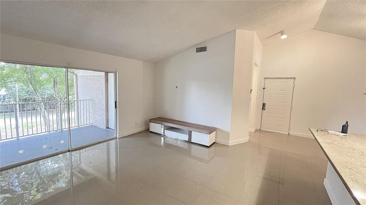 15821 SW 104th Ter , Unit 304, Miami, FL 33196 Photo