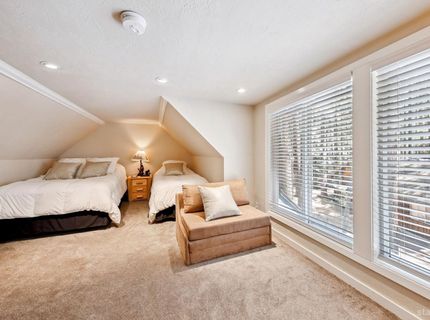 1462 Chinquapin Drive, South Lake Tahoe, CA 96150 Photo
