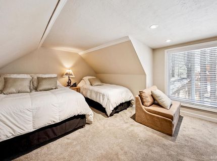 1462 Chinquapin Drive, South Lake Tahoe, CA 96150 Photo