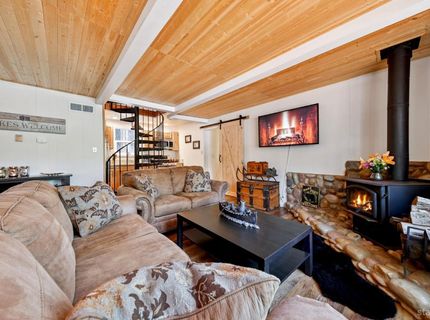 1462 Chinquapin Drive, South Lake Tahoe, CA 96150 Photo