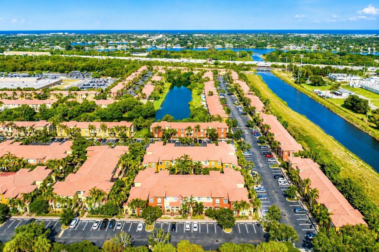 340 Lake Monterey Circle, Boynton Beach, FL 33426 Photo