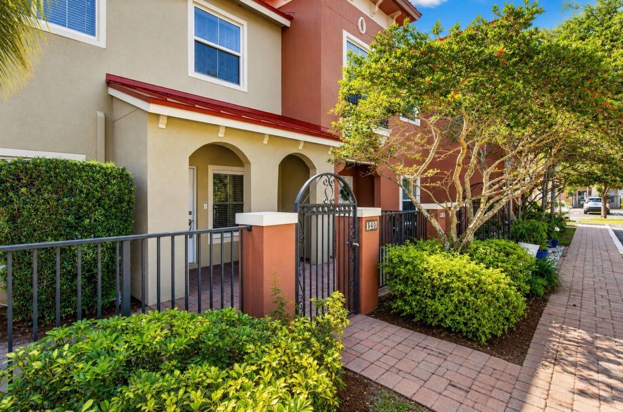 340 Lake Monterey Circle, Boynton Beach, FL 33426 Photo
