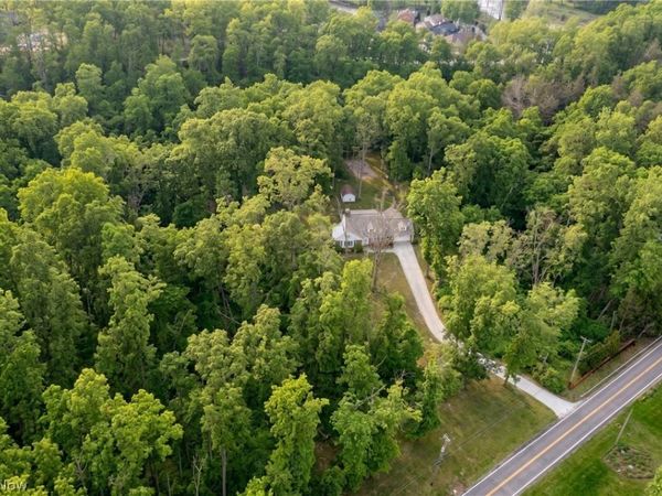 389 Bentleyville Road , Moreland Hills, OH 44022