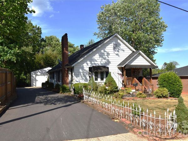 212 Sharon Avenue NW, Lenoir, NC 28645
