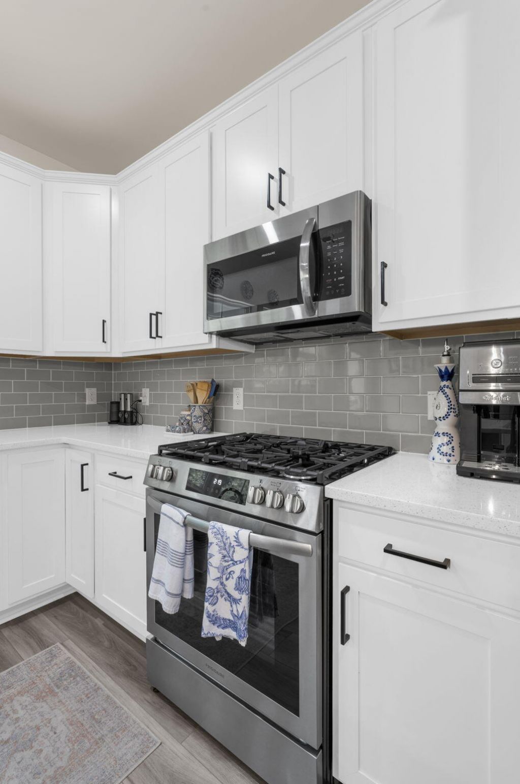 641 N Laurel Street Photo 17