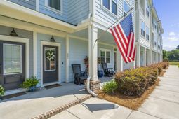 641 N Laurel Street photo 4