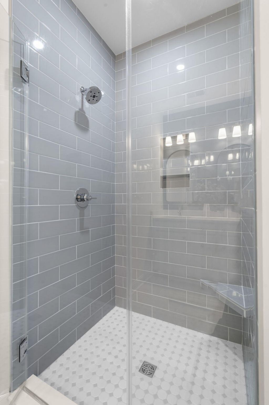 641 N Laurel Street Photo 32