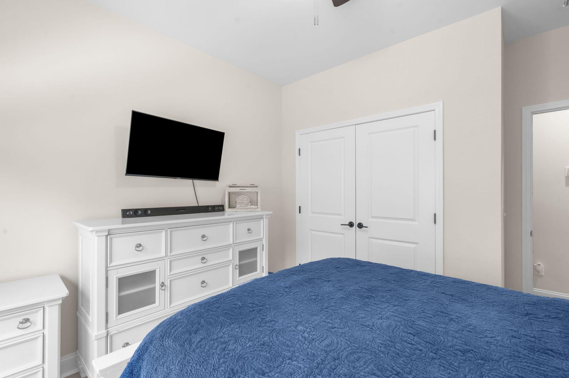 641 N Laurel Street Photo 38