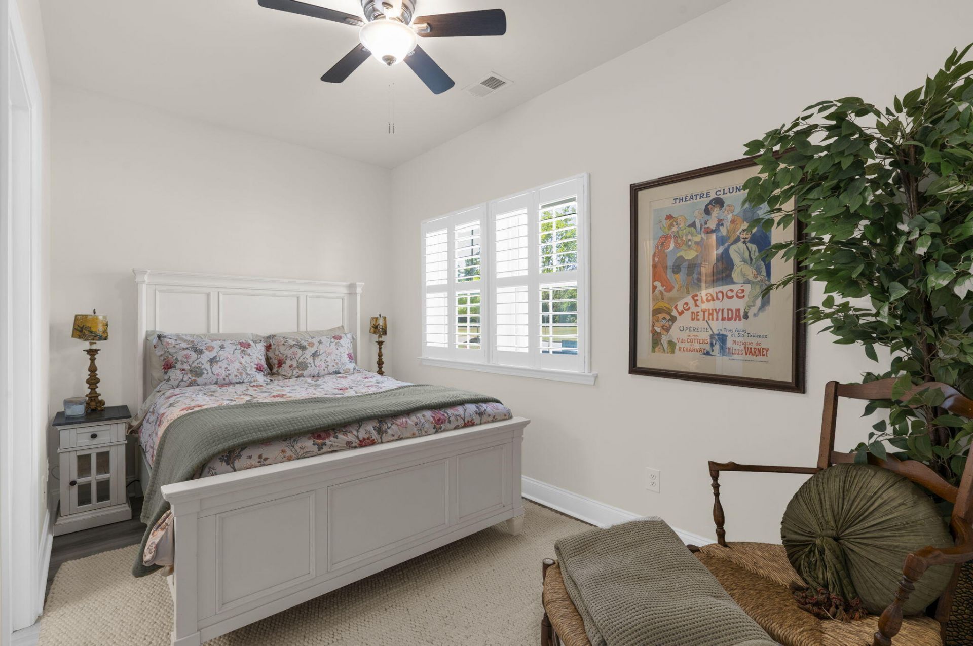 641 N Laurel Street Photo 42
