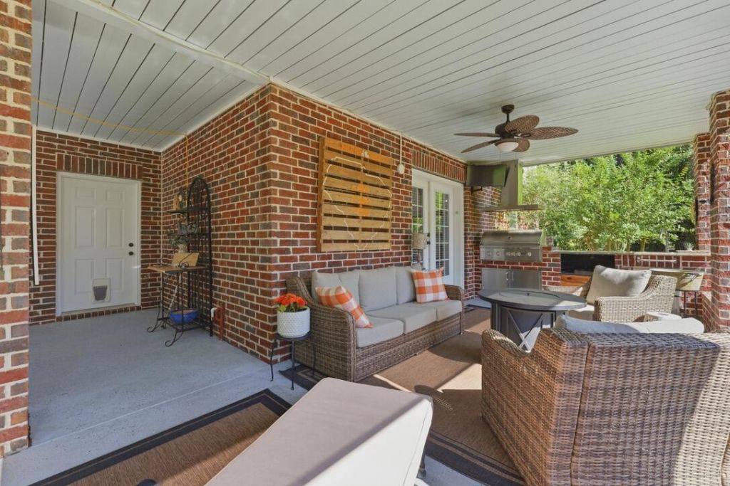 216 Summer Breeze Way Photo 12