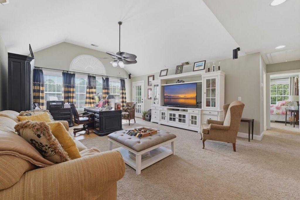 216 Summer Breeze Way Photo 33