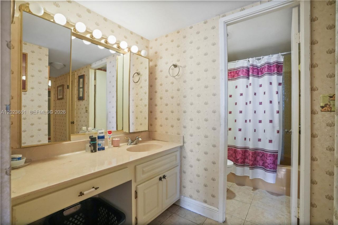 1351 NE Miami Gardens Dr , Unit 1006E, Miami, FL 33179 Photo