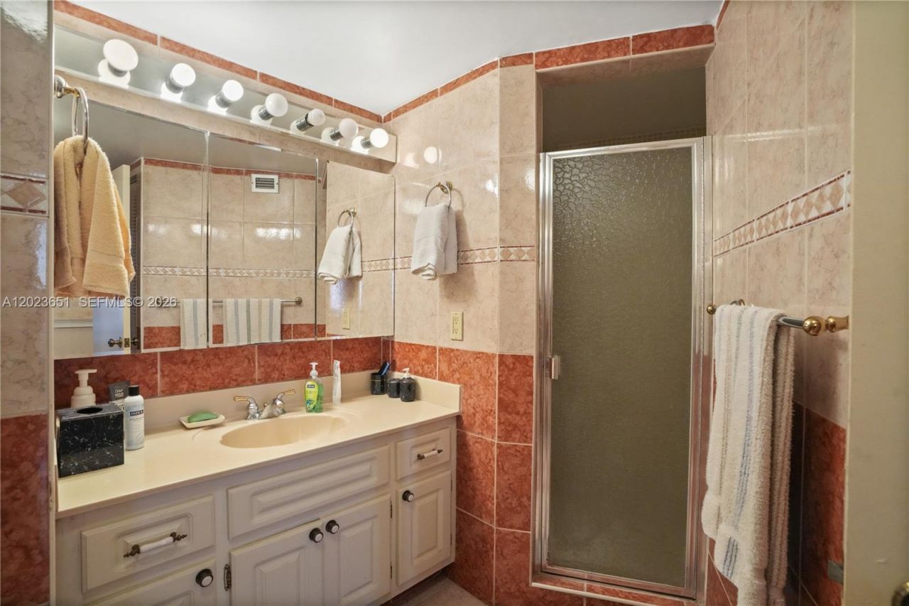 1351 NE Miami Gardens Dr , Unit 1006E, Miami, FL 33179 Photo
