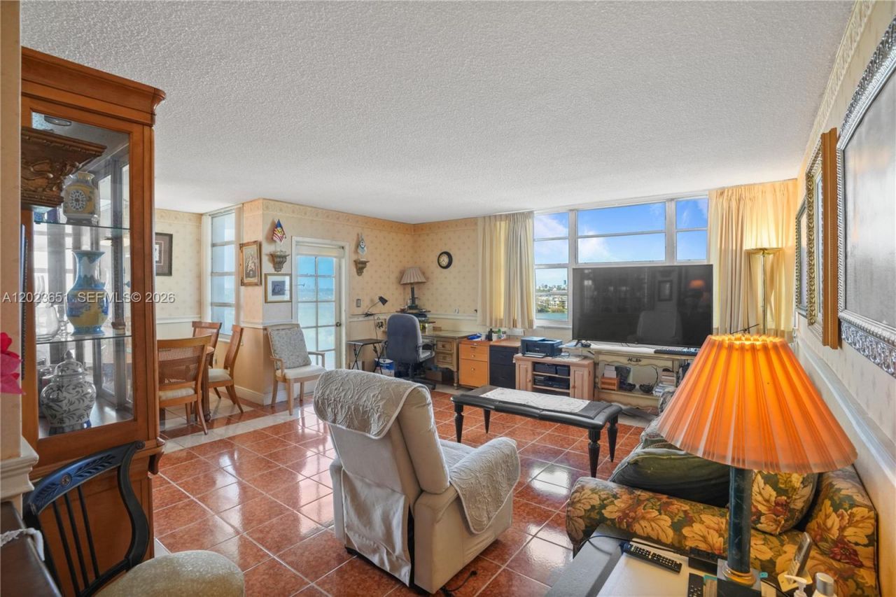 1351 NE Miami Gardens Dr , Unit 1006E, Miami, FL 33179 Photo