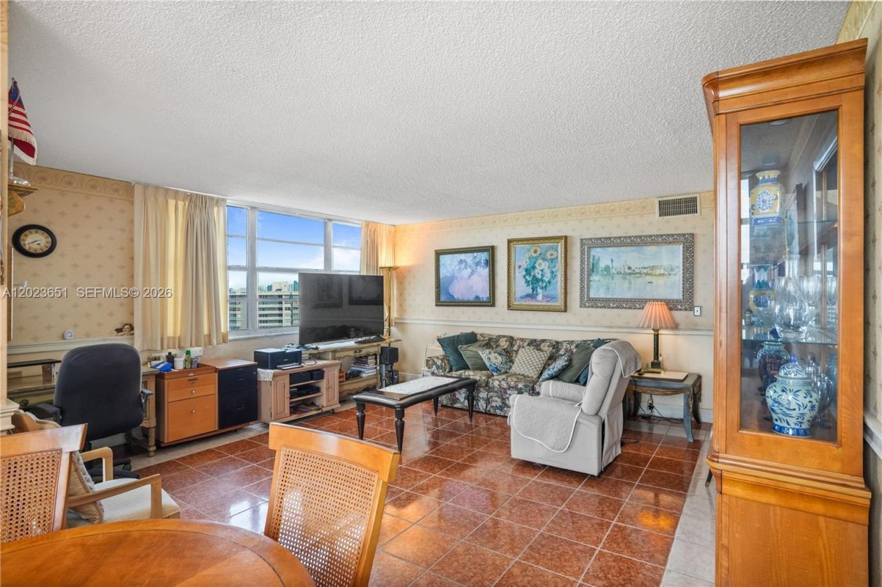 1351 NE Miami Gardens Dr , Unit 1006E, Miami, FL 33179 Photo