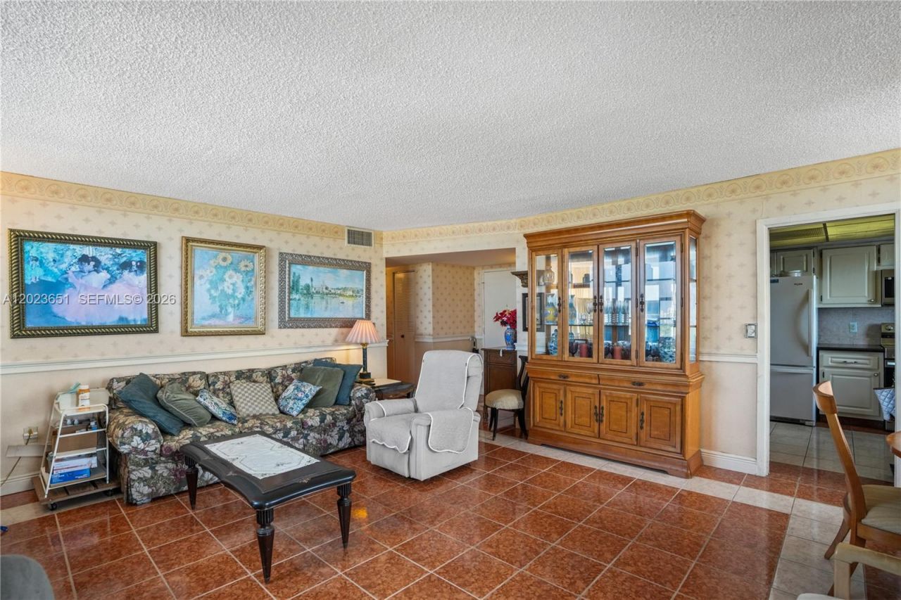 1351 NE Miami Gardens Dr , Unit 1006E, Miami, FL 33179 Photo