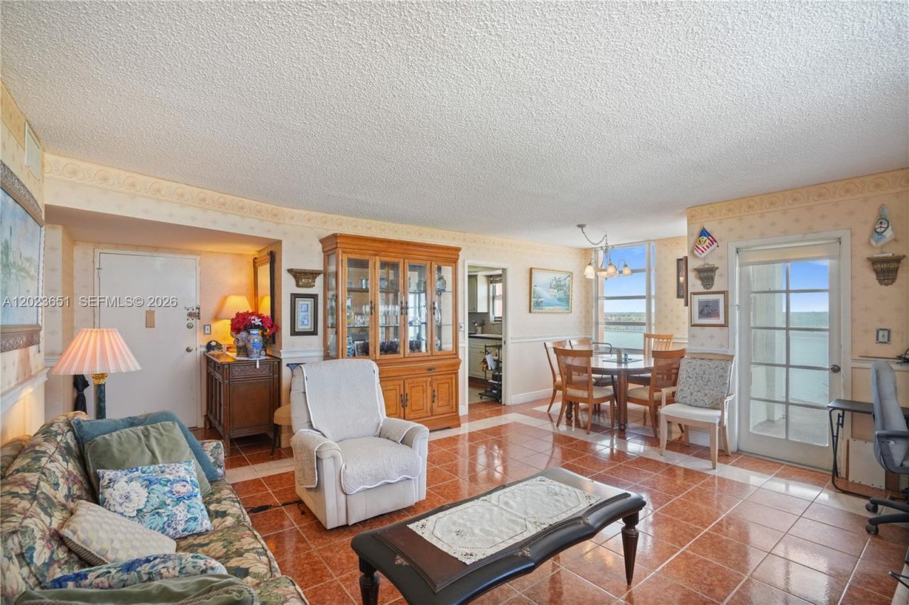 1351 NE Miami Gardens Dr , Unit 1006E, Miami, FL 33179 Photo