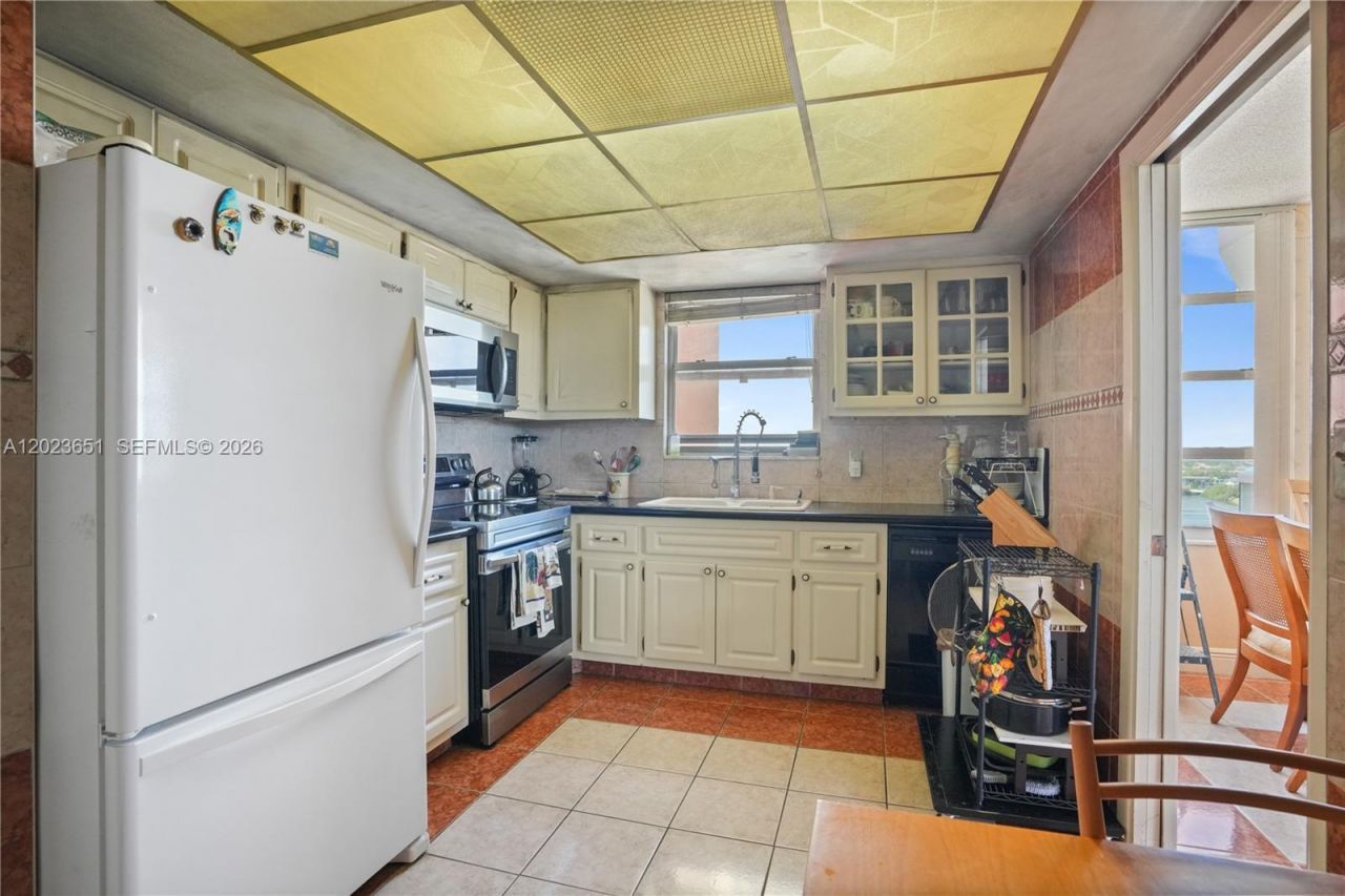 1351 NE Miami Gardens Dr , Unit 1006E, Miami, FL 33179 Photo
