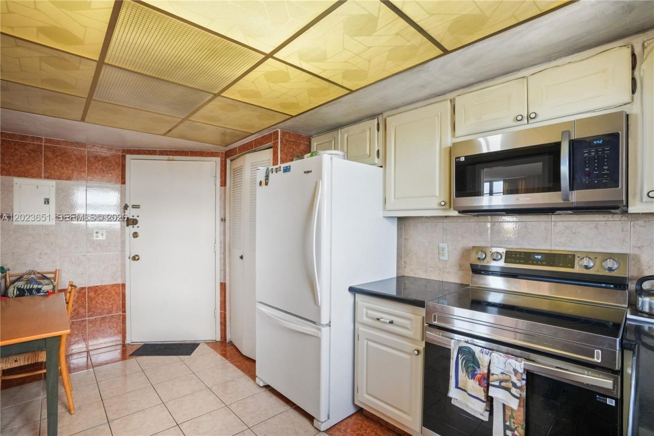 1351 NE Miami Gardens Dr , Unit 1006E, Miami, FL 33179 Photo