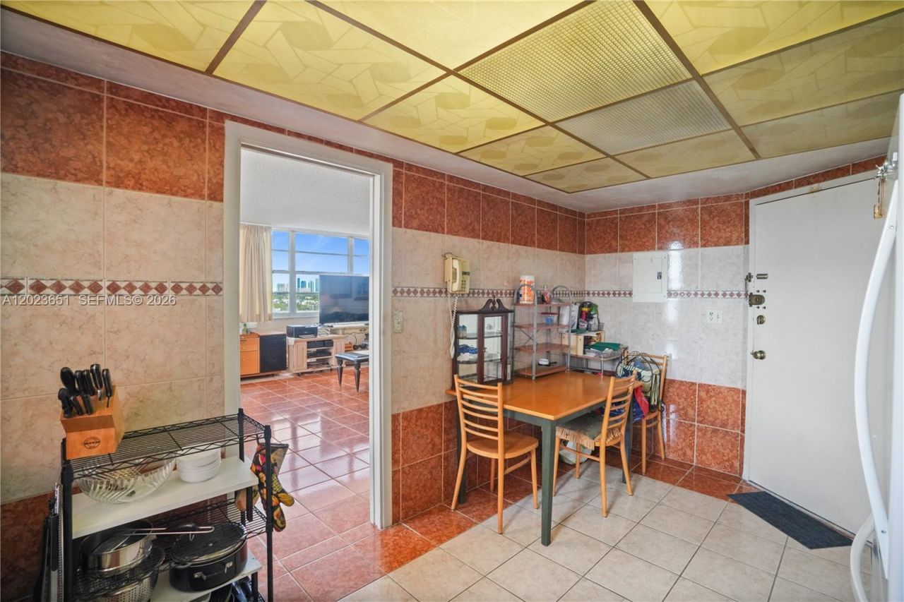 1351 NE Miami Gardens Dr , Unit 1006E, Miami, FL 33179 Photo