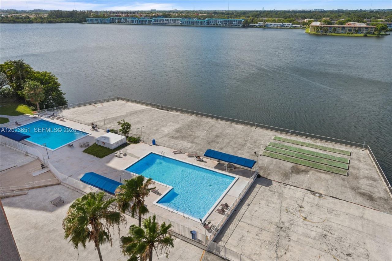 1351 NE Miami Gardens Dr , Unit 1006E, Miami, FL 33179 Photo