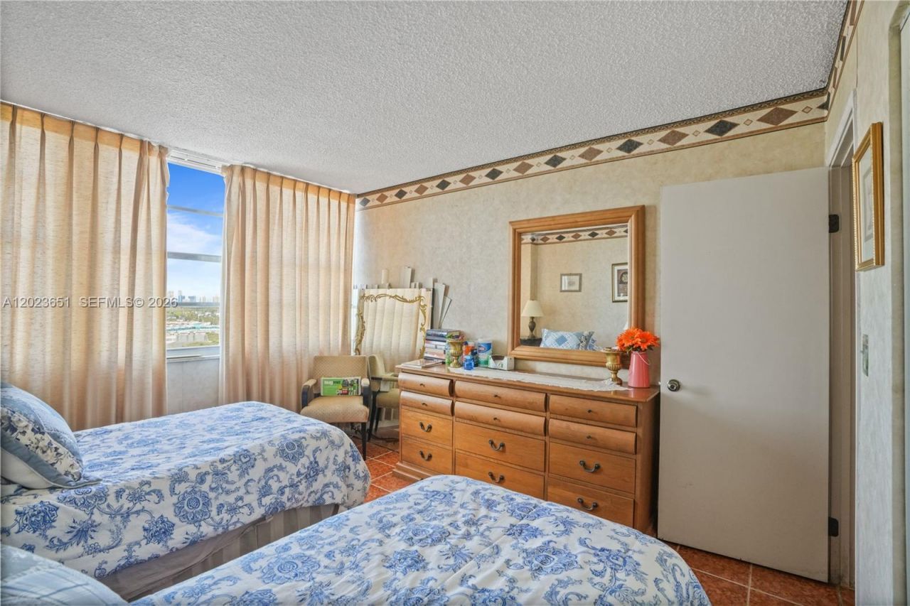 1351 NE Miami Gardens Dr , Unit 1006E, Miami, FL 33179 Photo