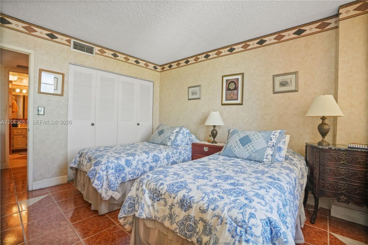 1351 NE Miami Gardens Dr , Unit 1006E, Miami, FL 33179 Photo