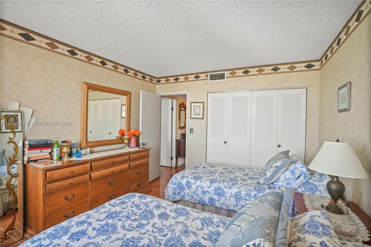 1351 NE Miami Gardens Dr , Unit 1006E, Miami, FL 33179 Photo