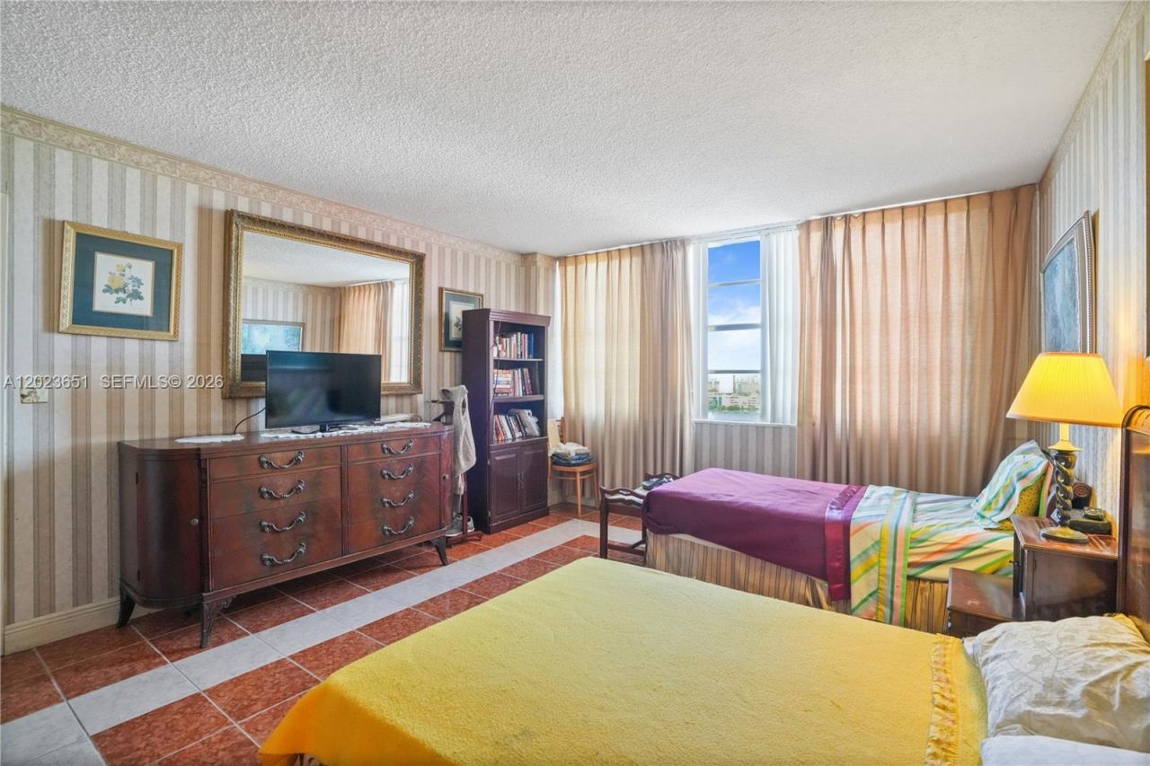 1351 NE Miami Gardens Dr , Unit 1006E, Miami, FL 33179 Photo