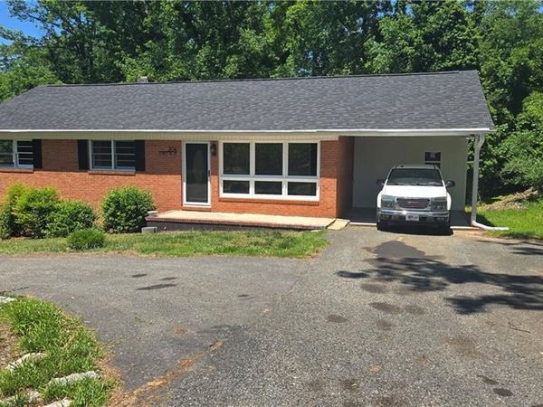 204 Forest Hill Road , Mount Airy, NC 27030