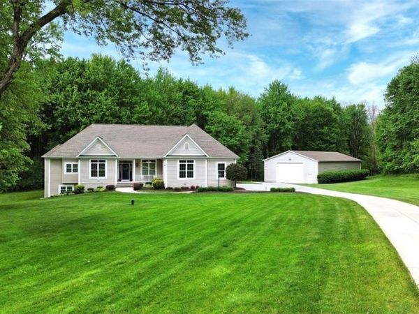11101 Washington Street , Chagrin Falls, OH 44023